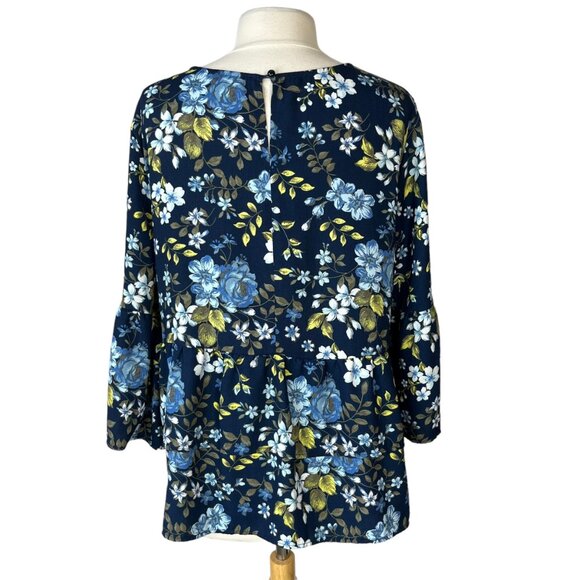 Time and Tru Blouse Womens XXL 2XL Blue Floral Bell Sleeves - Picture 2 of 8